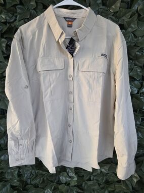 Eddie Bauer Women's Light Tan Long-Sleeve Vented Button-Up Shirt